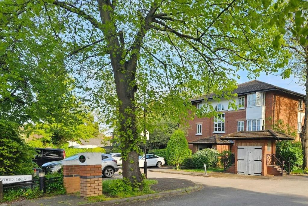 Lovely Flat Close To Shepherd'S Bush Apartment ลอนดอน ภายนอก รูปภาพ