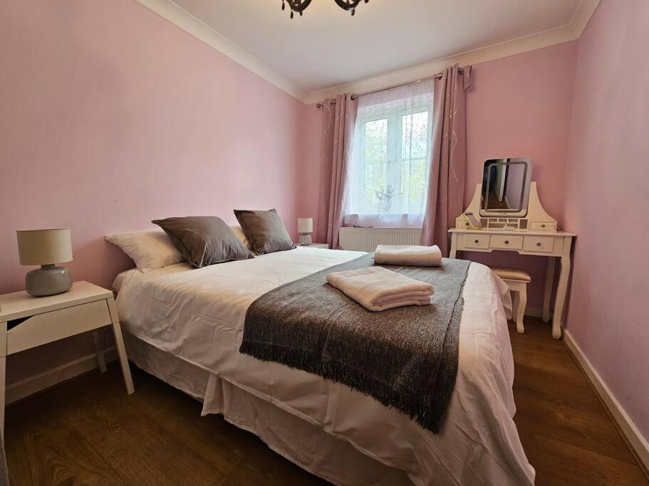 Lovely Flat Close To Shepherd'S Bush Apartment ลอนดอน ภายนอก รูปภาพ