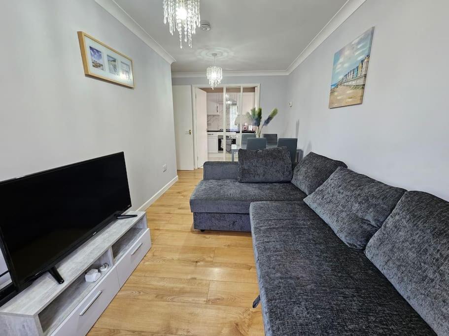 Lovely Flat Close To Shepherd'S Bush Apartment ลอนดอน ภายนอก รูปภาพ